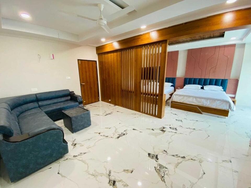 Super Townhouse Ambaji Formerly Hotel Kardhar Inn المظهر الخارجي الصورة