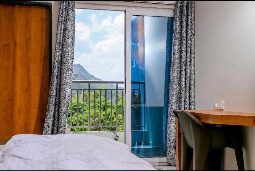 Super Townhouse Ambaji Formerly Hotel Kardhar Inn المظهر الخارجي الصورة