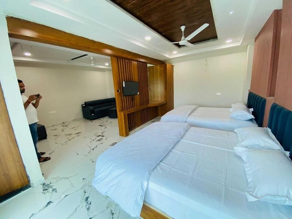 Super Townhouse Ambaji Formerly Hotel Kardhar Inn المظهر الخارجي الصورة