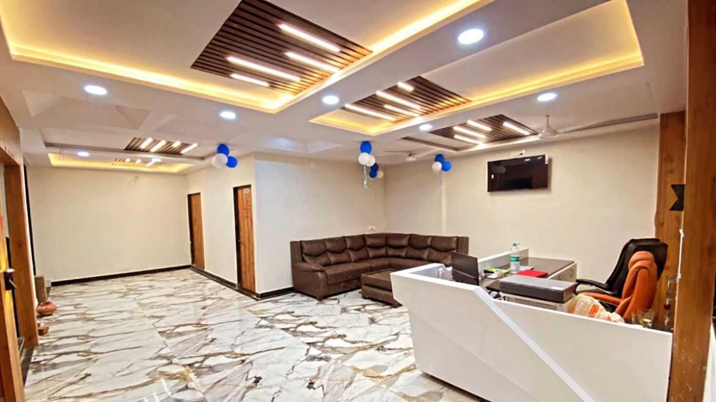 Super Townhouse Ambaji Formerly Hotel Kardhar Inn المظهر الخارجي الصورة