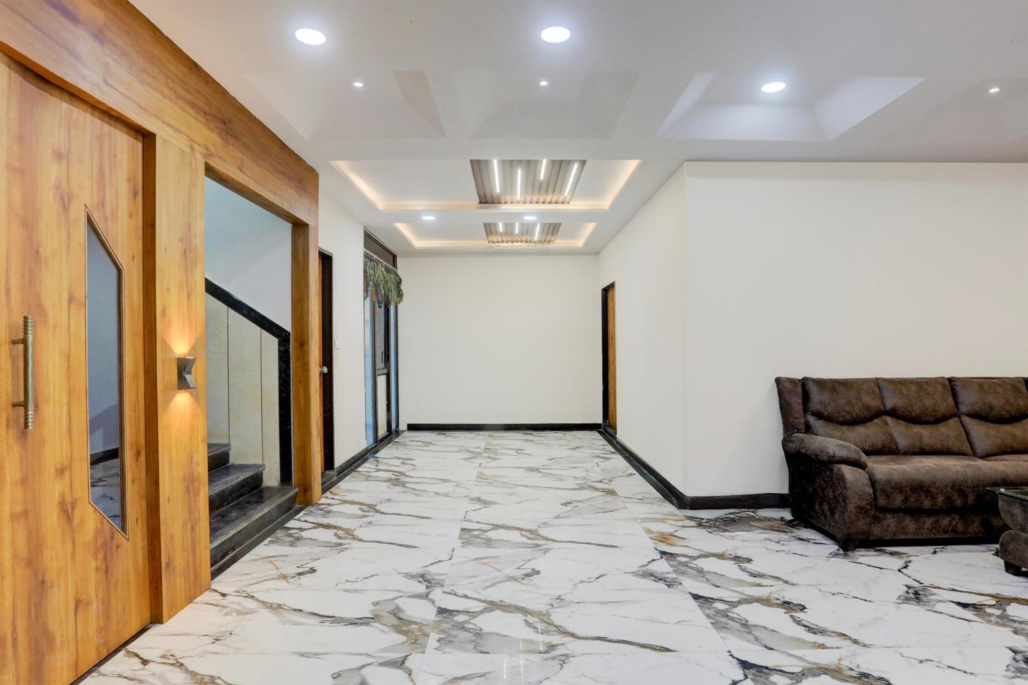 Super Townhouse Ambaji Formerly Hotel Kardhar Inn المظهر الخارجي الصورة