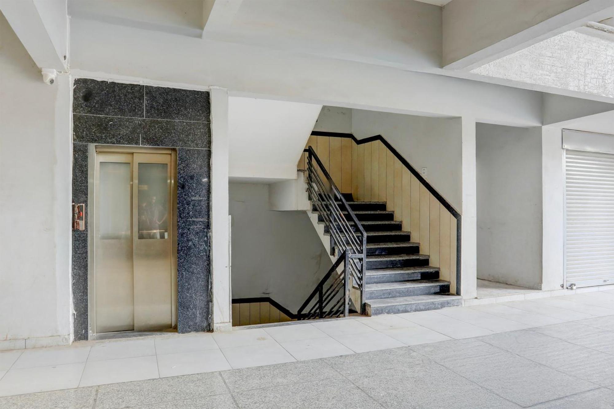 Super Townhouse Ambaji Formerly Hotel Kardhar Inn المظهر الخارجي الصورة