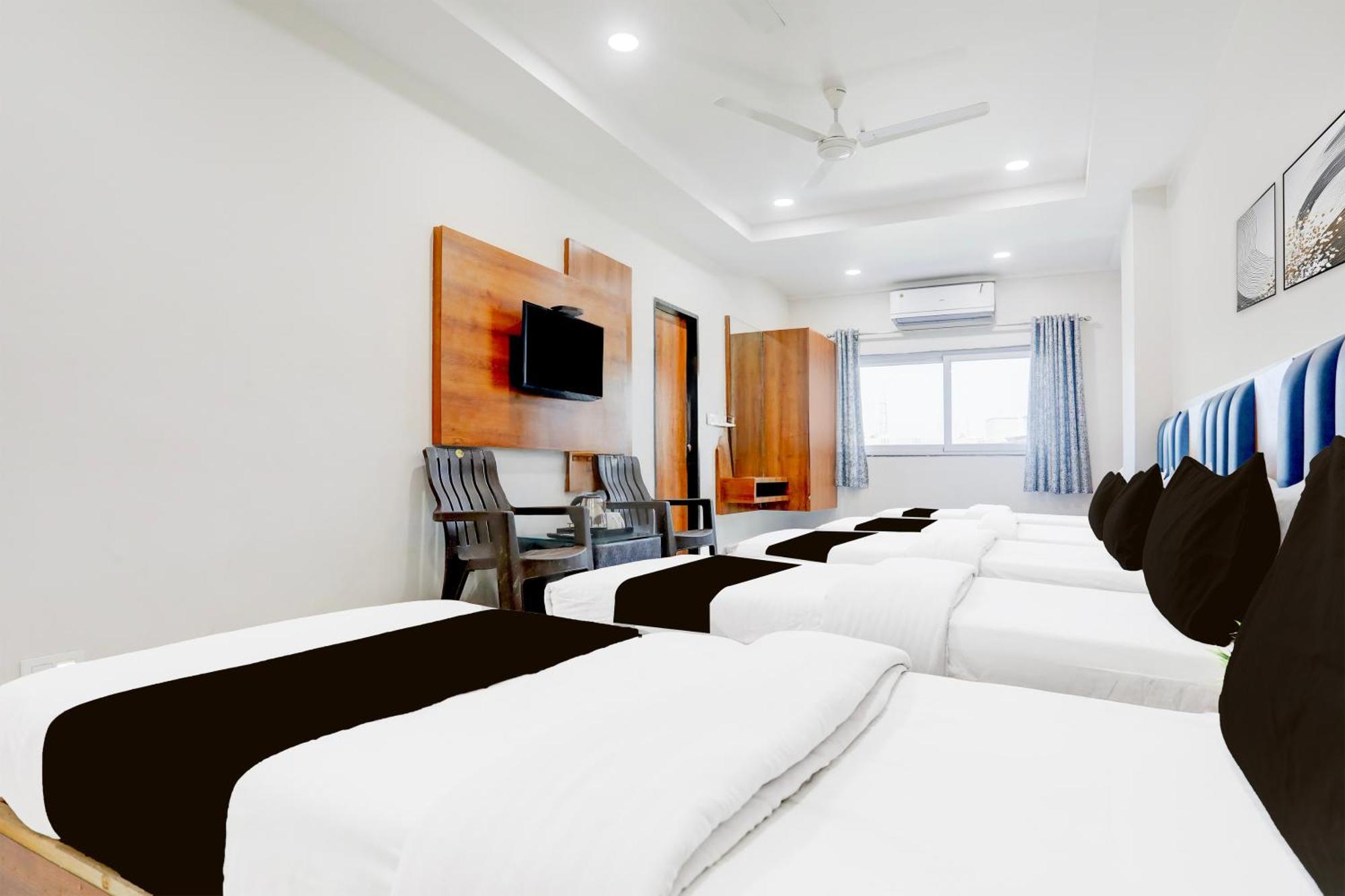 Super Townhouse Ambaji Formerly Hotel Kardhar Inn المظهر الخارجي الصورة