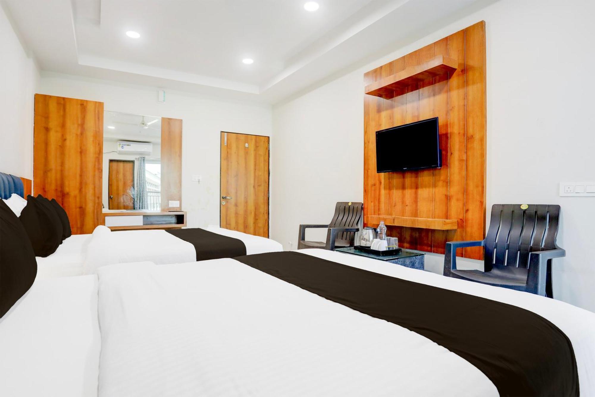 Super Townhouse Ambaji Formerly Hotel Kardhar Inn المظهر الخارجي الصورة