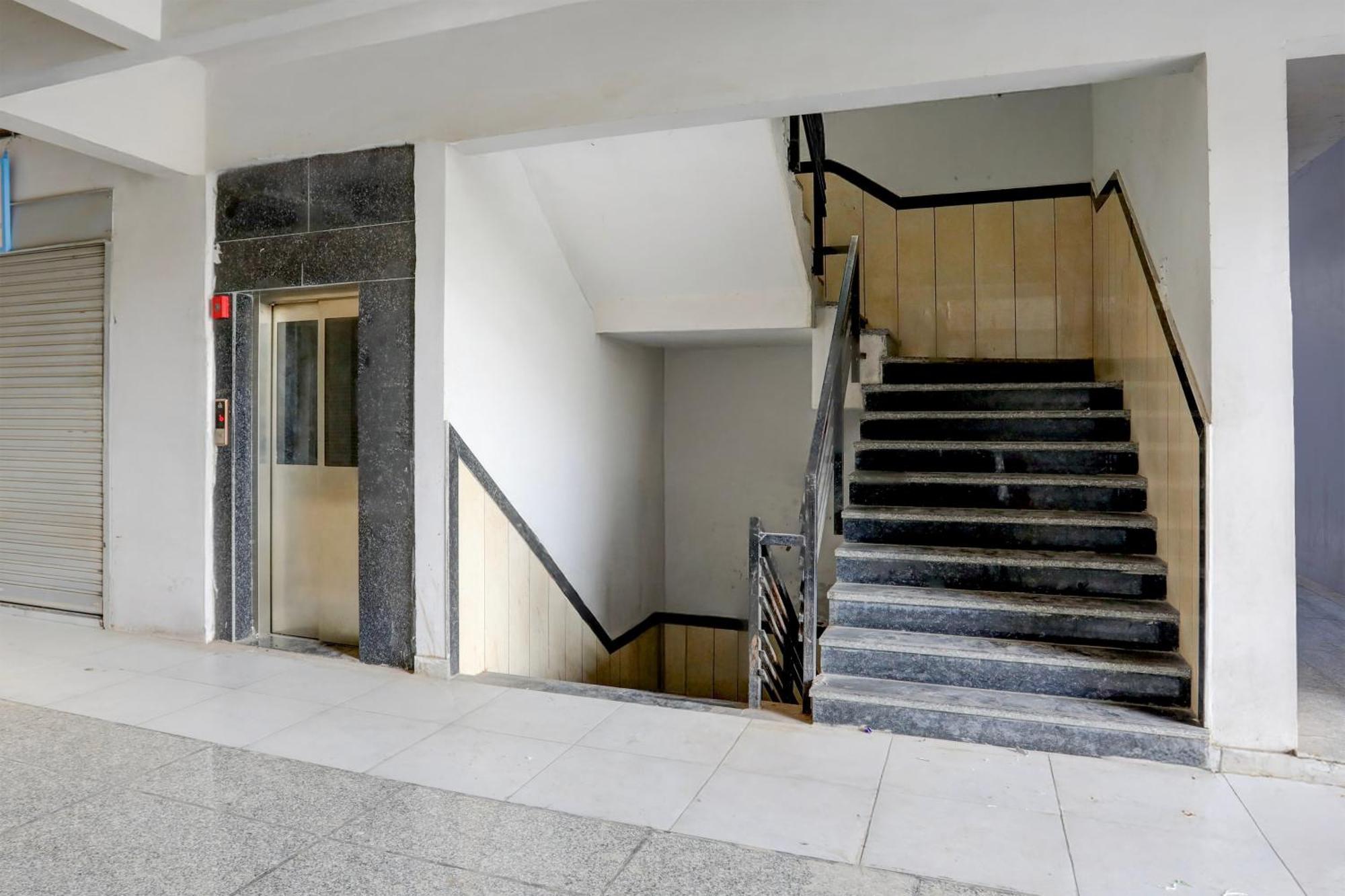 Super Townhouse Ambaji Formerly Hotel Kardhar Inn المظهر الخارجي الصورة