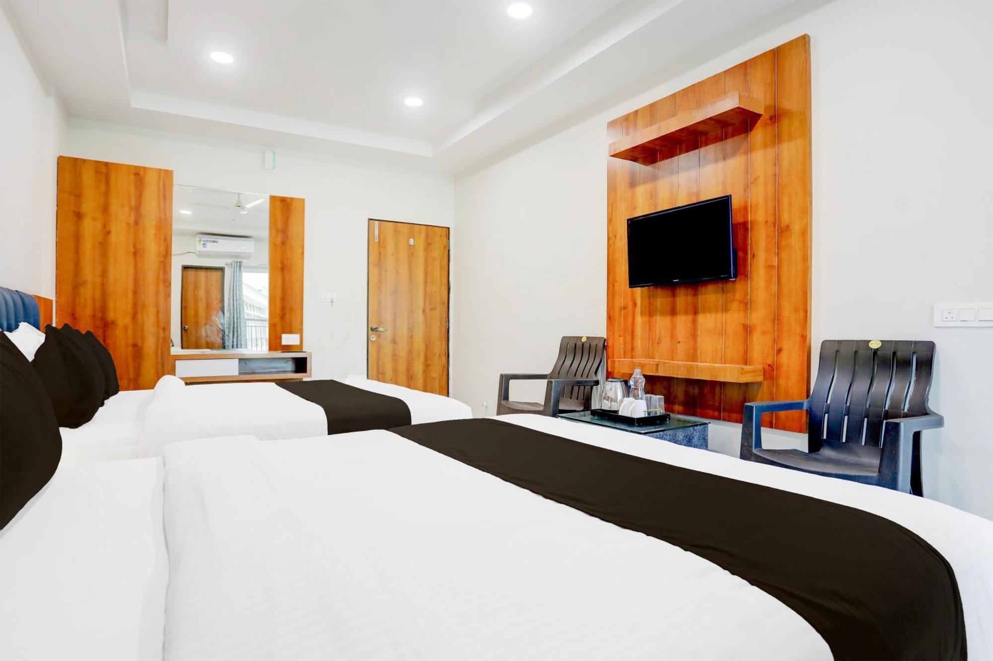 Super Townhouse Ambaji Formerly Hotel Kardhar Inn المظهر الخارجي الصورة