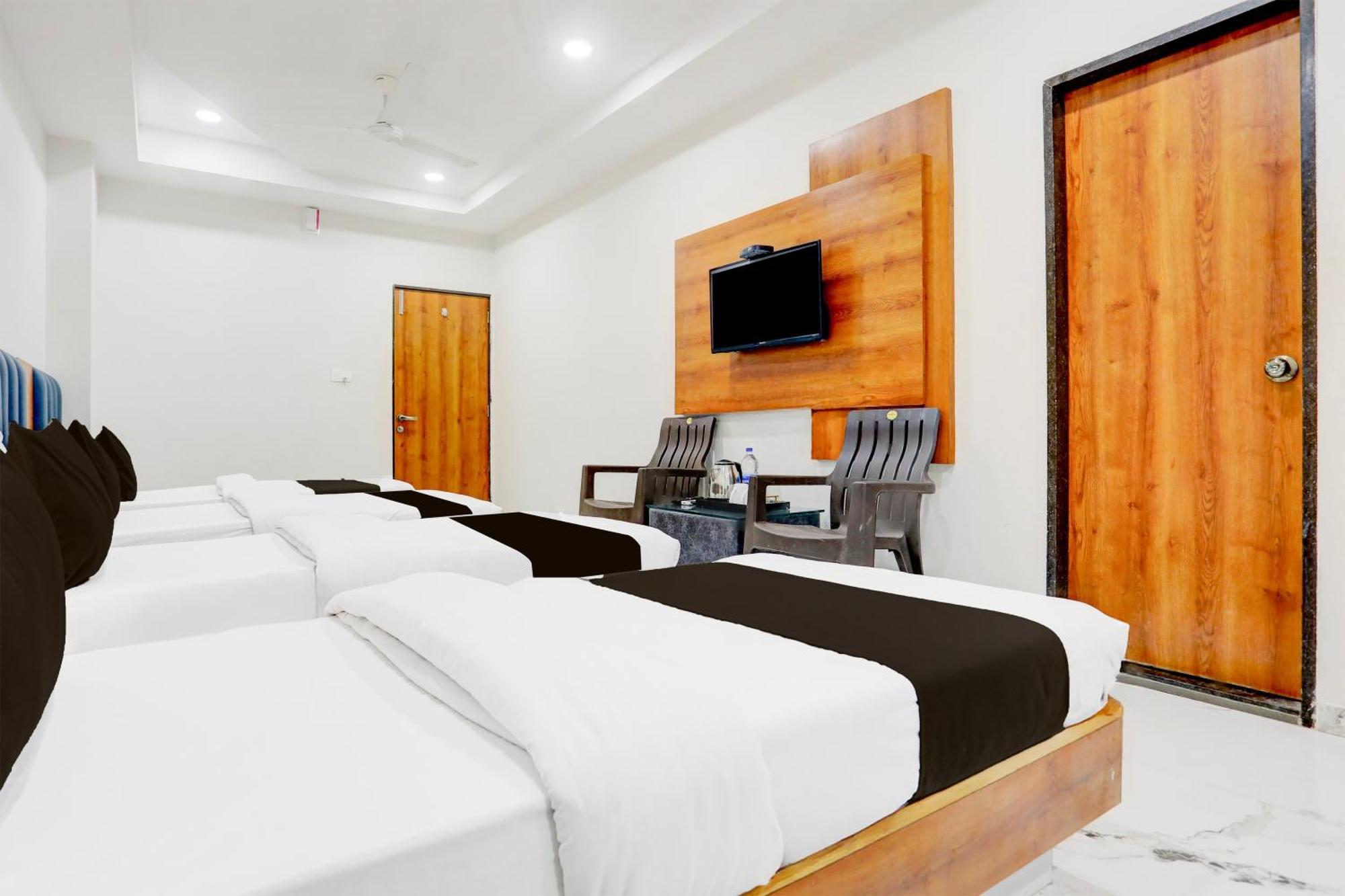 Super Townhouse Ambaji Formerly Hotel Kardhar Inn المظهر الخارجي الصورة