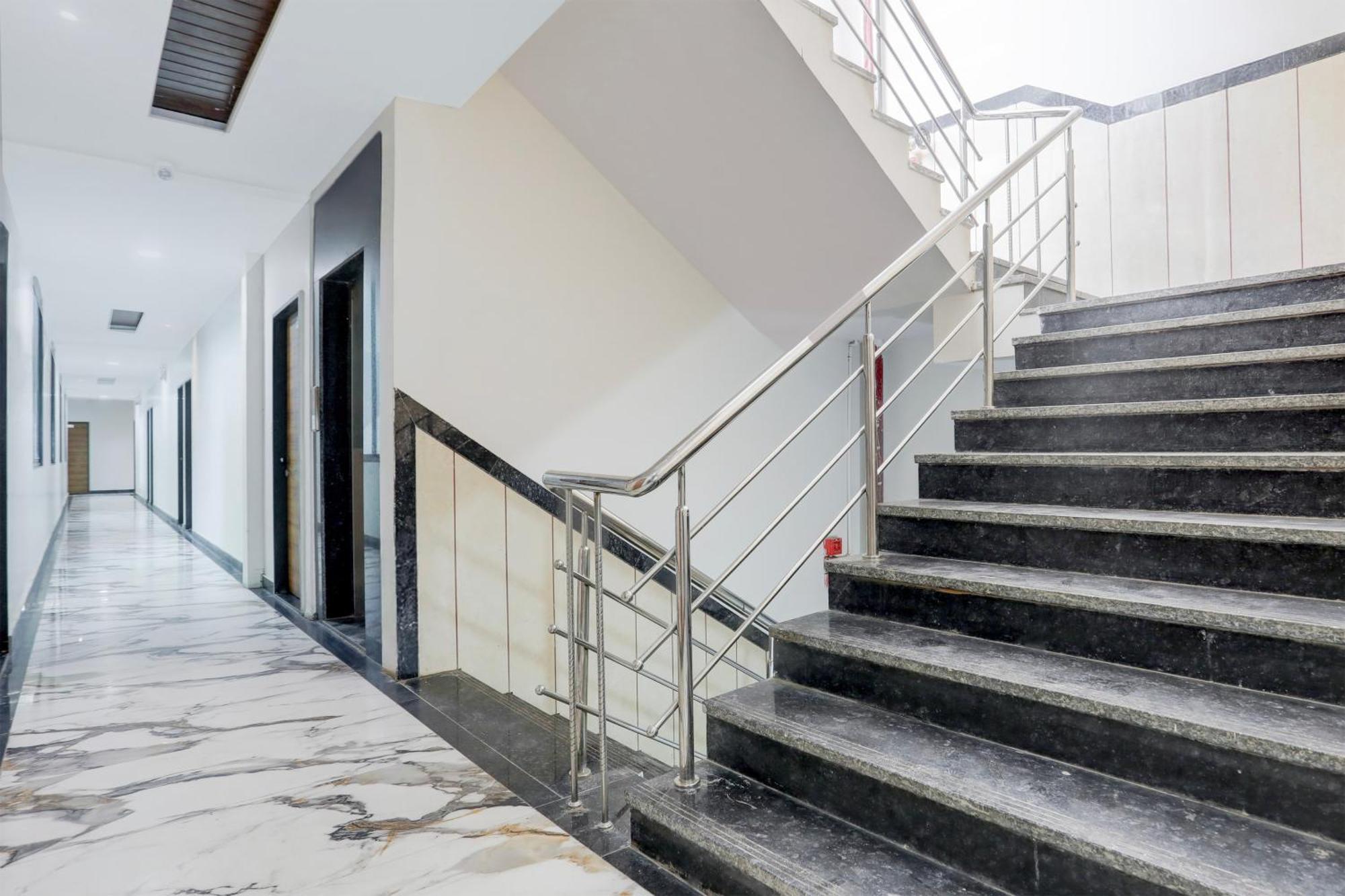 Super Townhouse Ambaji Formerly Hotel Kardhar Inn المظهر الخارجي الصورة