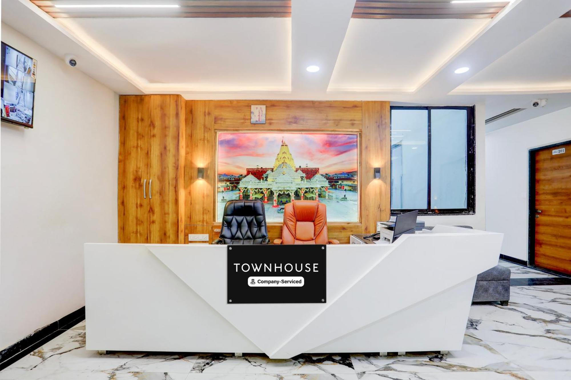 Super Townhouse Ambaji Formerly Hotel Kardhar Inn المظهر الخارجي الصورة