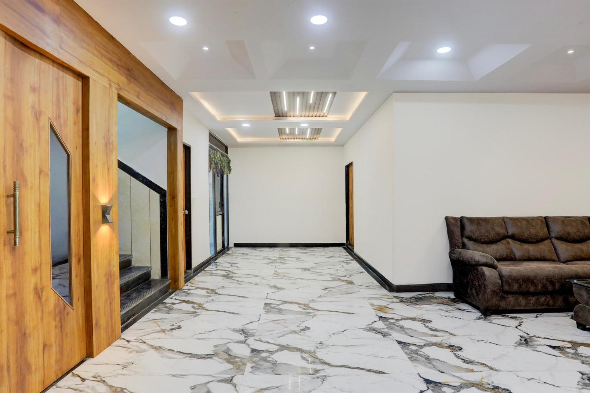 Super Townhouse Ambaji Formerly Hotel Kardhar Inn المظهر الخارجي الصورة