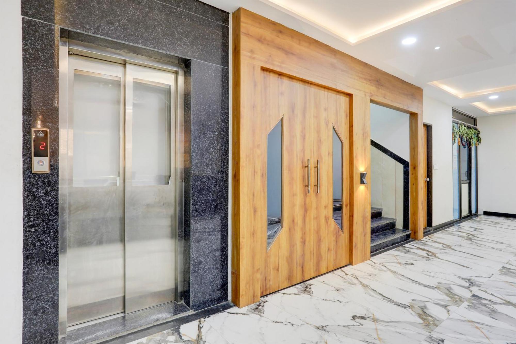 Super Townhouse Ambaji Formerly Hotel Kardhar Inn المظهر الخارجي الصورة